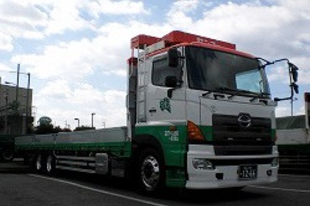 大型低床平ボデー車